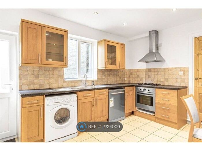 2 Bedroom Detached House To Rent In Hartfield Road, London, SW19