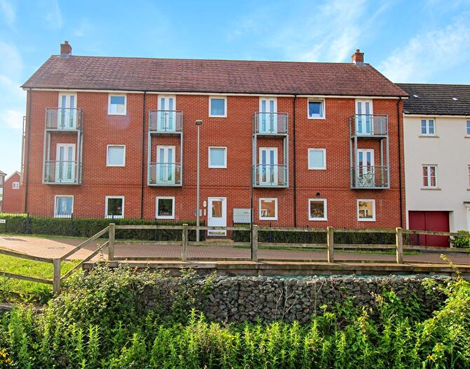 2 Bedroom Flat For Sale In Tobago Drive, Newton Leys, Milton Keynes, Buckinghamshire, MK3