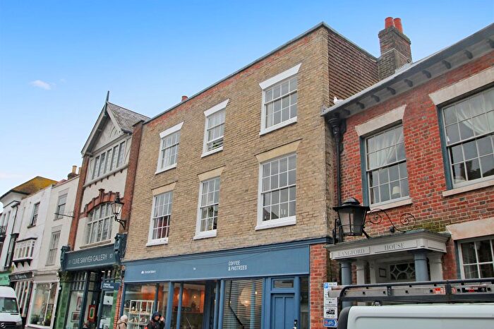2 Bedroom Flat For Sale In High Street, Rye, TN31