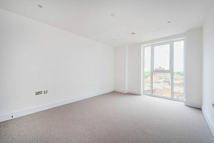 1 Bedroom Flat To Rent In Talisker House, Acton, London, W3