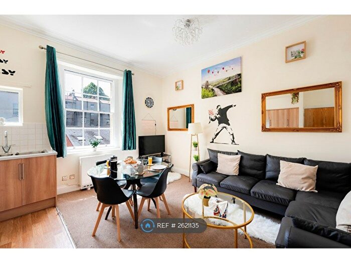 2 Bedroom Flat To Rent In Melrose Place, Bristol, BS8