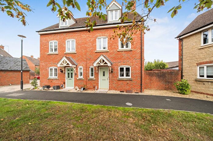 3 Bedroom Semi-Detached House For Sale In Casterbridge Road, Swindon, Wiltshire, SN25