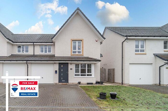 3 Bedroom Semi-Detached House For Sale In Appleton Drive, Eliburn, Livingston, EH54