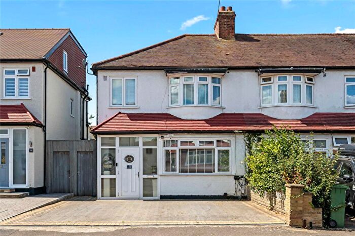 3 Bedroom End Of Terrace House For Sale In Lymescote Gardens, Sutton, SM1