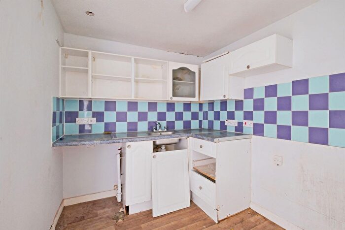 2 Bedroom Flat For Sale In East Street, Blandford Forum, DT11