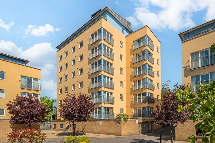 2 Bedroom Flat For Sale In Fonda Court, Premiere Place, London, E14