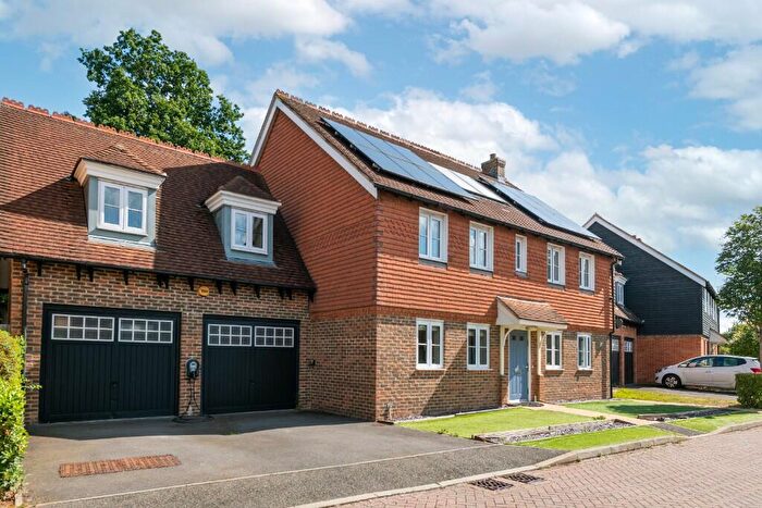 5 Bedroom Detached House To Rent In Chalkfield Road, Horley, Surrey, RH6