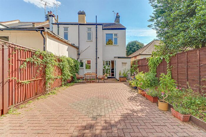 3 Bedroom End Terrace House For Sale In St. Benets Road, Southend-On-Sea, SS2