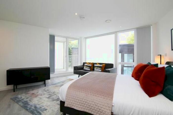 Studio To Rent In Old Kent Road, London, SE1