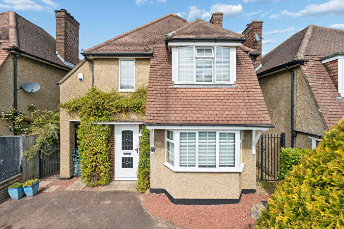 4 Bedroom Detached House For Sale In Ashford Road, Iver Heath, SL0