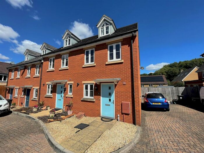3 Bedroom Town House To Rent In Arnold Road, Mangotsfield, Bristol, BS16