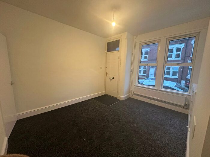 3 Bedroom Terraced House To Rent In Halstead Street, Leicester, LE5