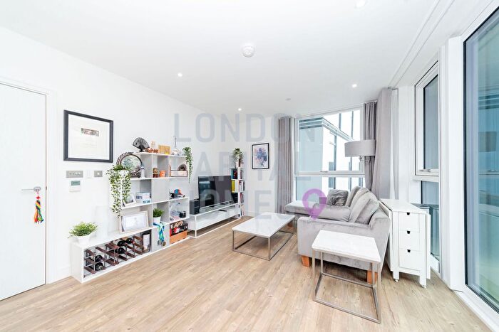 2 Bedroom Flat To Rent In Gladwin Tower, Wandsworth Road, London, SW8