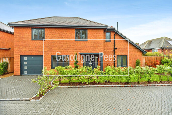 4 Bedroom House To Rent In Chartland Close, KT23