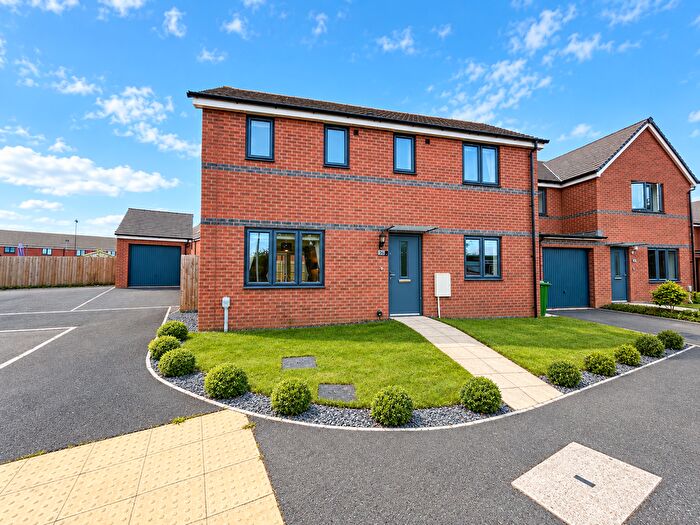 3 Bedroom Detached House For Sale In Aldridge Place, Tithebarn, Exeter, EX1