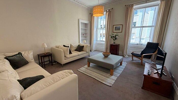 3 Bedroom Flat To Rent In L Cornwall Street, Edinburgh, EH1