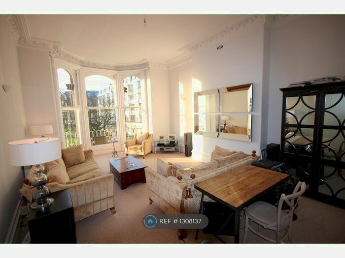 2 Bedroom Flat To Rent In First Floor, Scarborough YO11