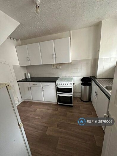 3 Bedroom Maisonette To Rent In Upcott House, London, E3