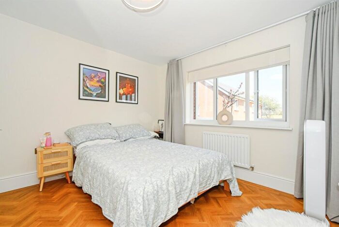 4 Bedroom End Of Terrace House For Sale In Homington Terrace, Swindon, SN3