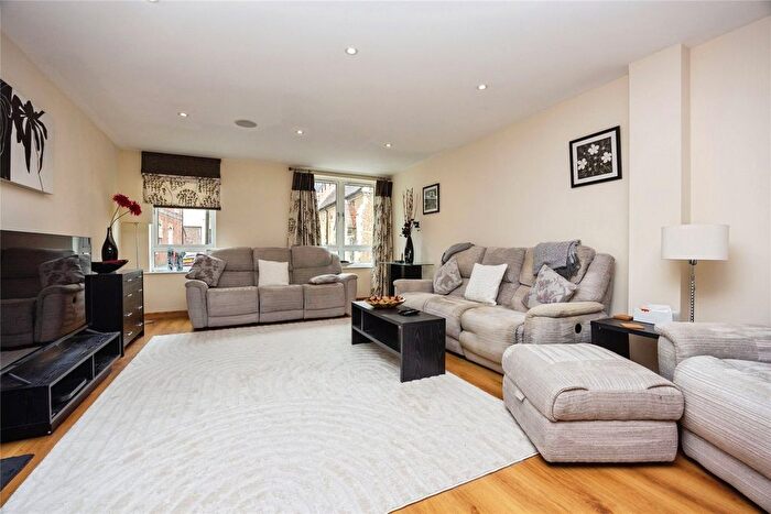 2 Bedroom Flat For Sale In Martyr Road, Guildford, Surrey, GU1