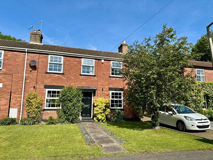 3 Bedroom Semi Detached House For Sale In St Helens Square, Kirk Sandall, Doncaster, DN3
