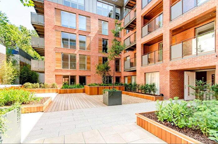 3 Bedroom Apartment To Rent In Beaufort Court, Maygrove Road, West Hampstead, London, NW6