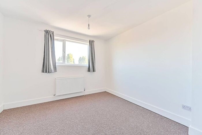 1 Bedroom Flat To Rent In Neasden Lane North, Neasden, London, NW10