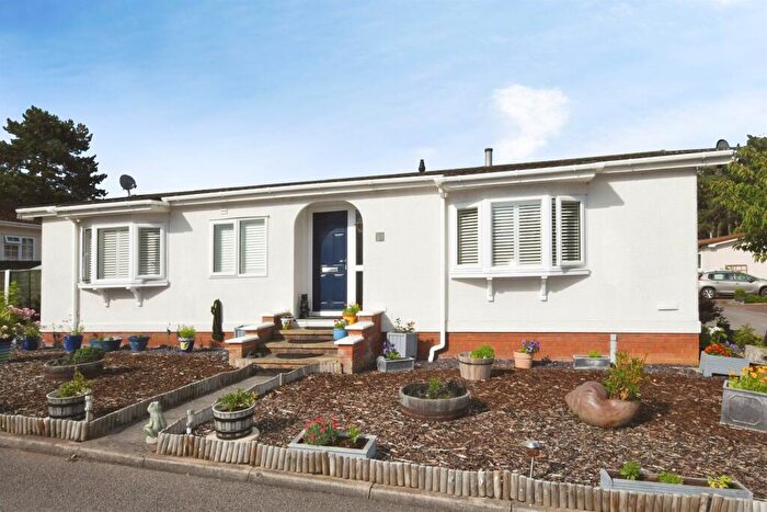 2 Bedroom Park Home For Sale In Oaklands Park, Roughton Moor, Woodhall Spa, LN10