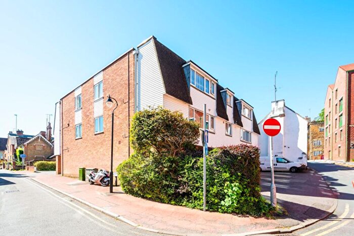 1 Bedroom Flat For Sale In Freshcliffe House East, Guildford, GU2