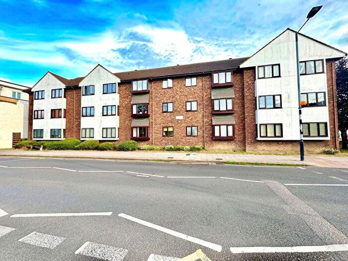 1 Bedroom Apartment For Sale In Leigh Road, Leigh-on-Sea, SS9