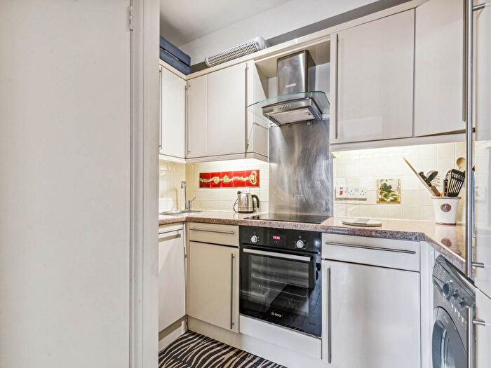 1 Bedroom Flat To Rent In Water Lane, Richmond, TW9