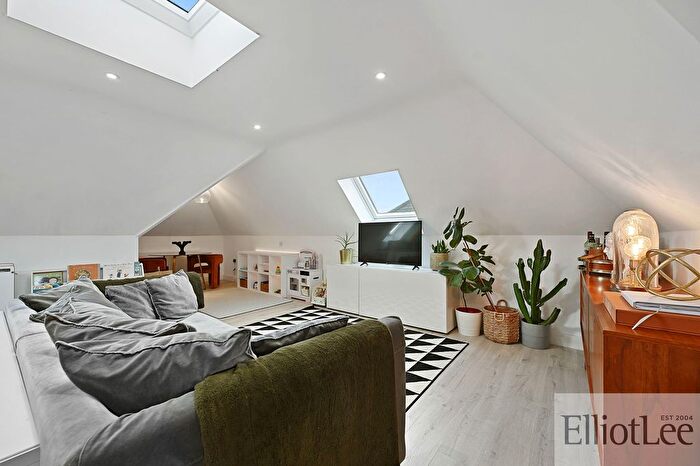 1 Bedroom Flat For Sale In Corbins Lane, Hill View Heights, HA2