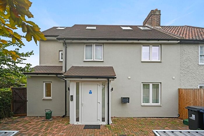 1 Bedroom Flat For Sale In Walton Way, Acton, W3