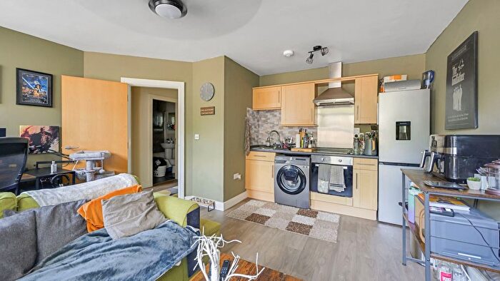1 Bedroom Flat For Sale In The Park, Huddersfield, HD8