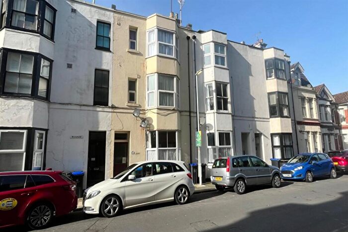 1 Bedroom Flat For Sale In Western Place, Worthing, BN11