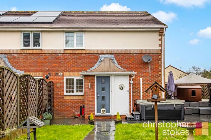 2 Bedroom End Of Terrace House For Sale In Isabel Gate, Cheshunt, Hertfordshire, EN8