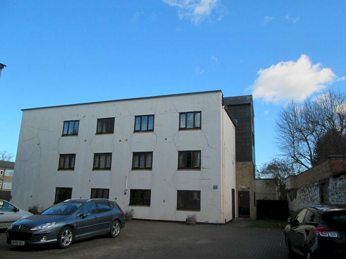 2 Bedroom Flat To Rent In Kneesworth Street, Royston, SG8