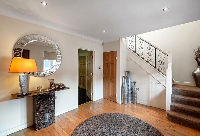 4 Bedroom Detached House For Sale In Athole Gardens, Enfield, Greater London, EN1