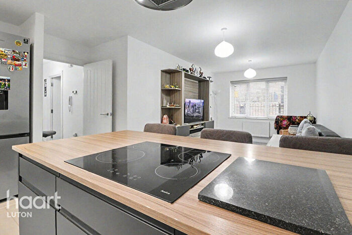 2 Bedroom Flat For Sale In York Street, Luton, LU2