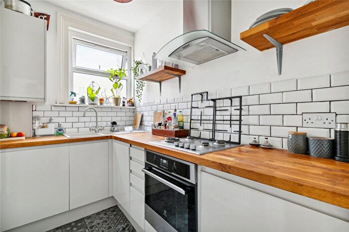 1 Bedroom Maisonette To Rent In Connaught Mansions, Coldharbour Lane, London, SW9