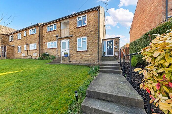 2 Bedroom Maisonette For Sale In Dixies Close, Ashwell, SG7