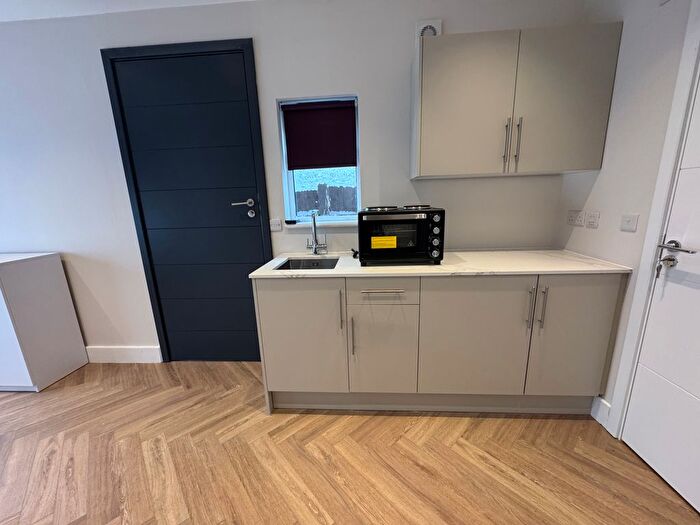 Studio To Rent In Shirehall Lane, London, NW4