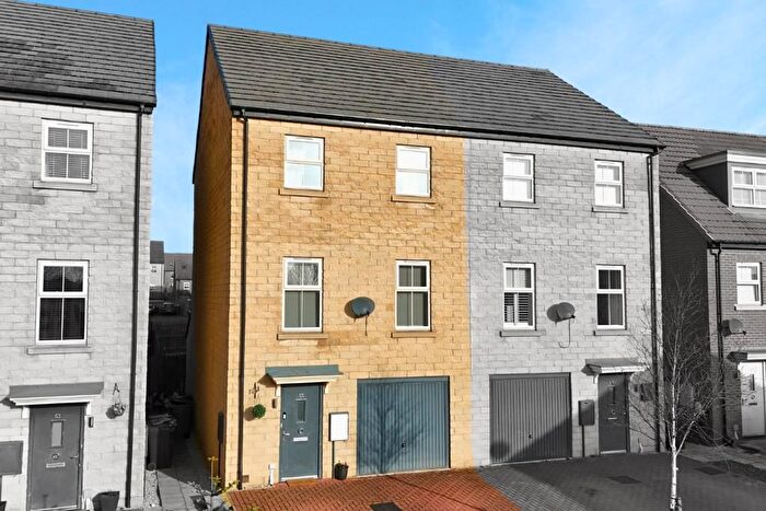 4 Bedroom Semi Detached House For Sale In Seals Drive, Ackworth, WF7