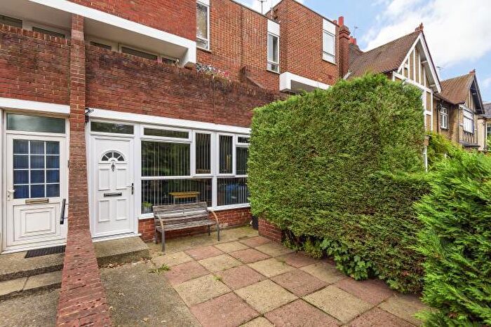 1 Bedroom Apartment To Rent In Windsor, Berkshire, SL4