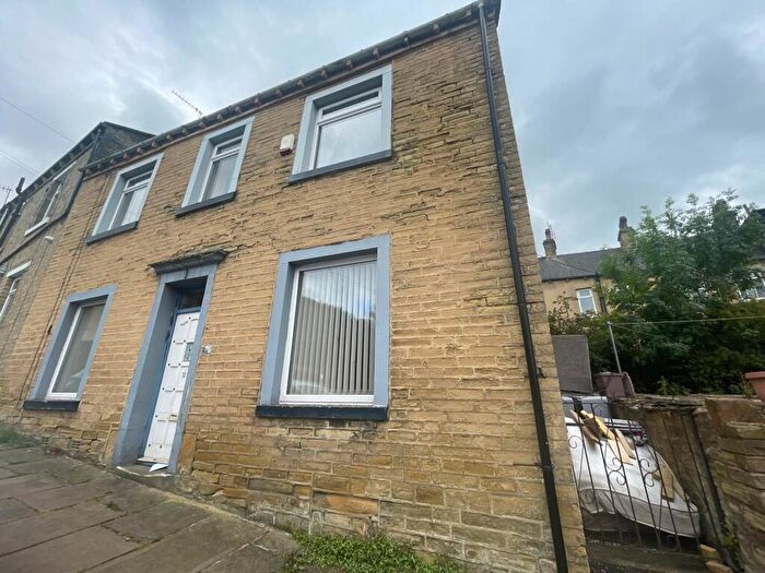2 Bedroom End Of Terrace House For Sale In Cinderhills Lane, Halifax, HX3