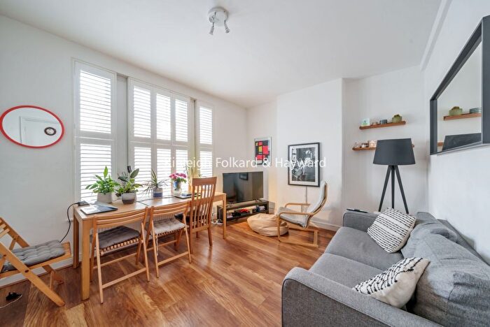 3 Bedroom Flat To Rent In Finchley Road, London, NW3