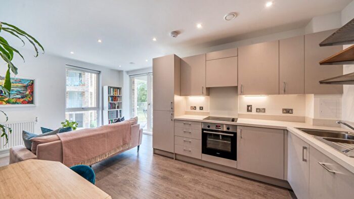 1 Bedroom Flat For Sale In Peart House, NW7