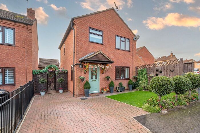 3 Bedroom Detached House For Sale In Westmorland Drive, Desborough, Kettering, NN14