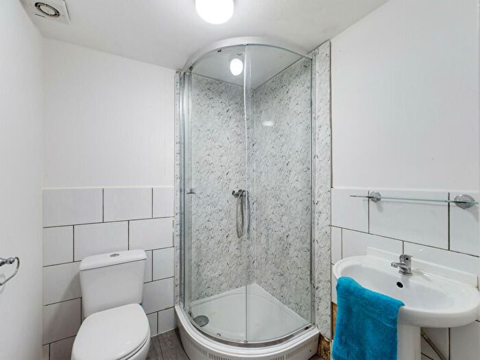 4 Bedroom Flat To Rent In Haydn Avenue, Manchester, M14