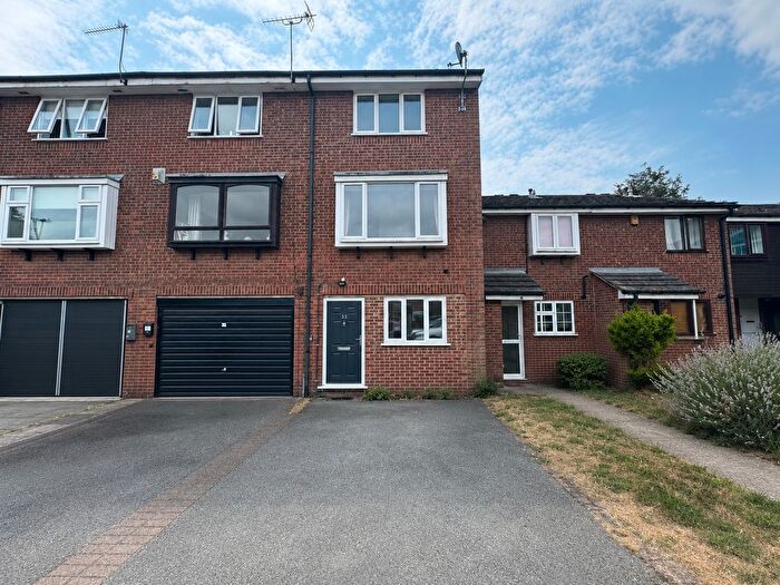 4 Bedroom Flat To Rent In Mickledon Close, Nottingham, Nottinghamshire, NG2
